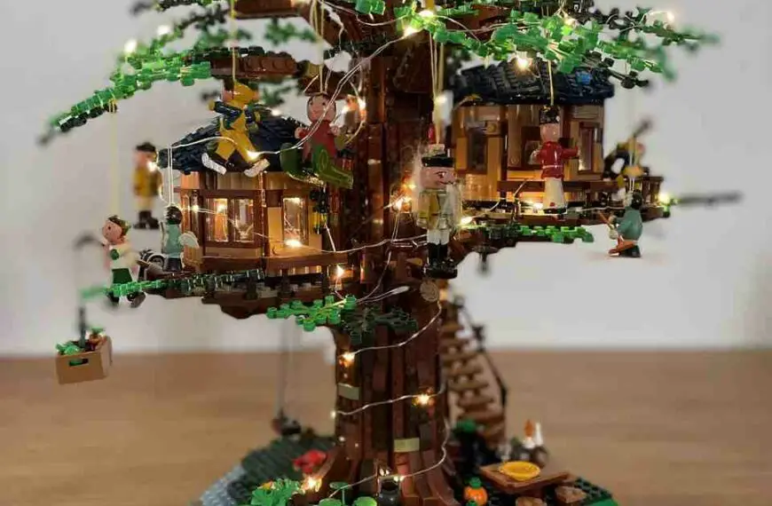 LEGO Ideas Tree House 21318 Build and Display